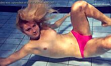 المراهقة الروسية إيلينا بروكوفا تمتلك ثديين طبيعيين وجسم مثالي في المسبح
