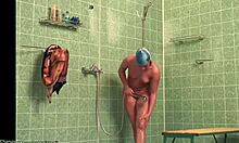 İnce amatör, duşta ıslak çıplak vücudunu sergiliyor (HD voyeur)