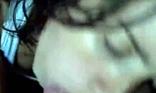 Grande video orale di una volpe adolescente che lavora con la sua bellissima bocca