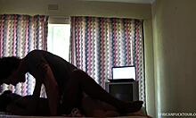 हॉर्नी इंटररेशियल कपल होटल के कमरे में सेक्स करते हुए।