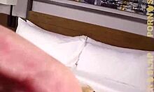 Татуированная мамочка Сара Джесси получает теплую порцию спермы на свои большие сиськи