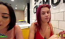 Tetovaný anděl Duda Pimentinha a další nové dívky se připravují na sex v obchodě McDonalds