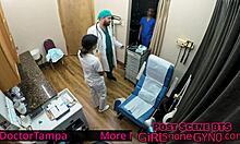 האחות אריה ניקול משפילה את ג'ניסס במהלך בדיקה גינונית ראשונה בבית החולים