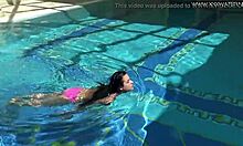 W domowym filmie Jessiki Lincolns gorąca laska bierze podwójną penetrację w basenie